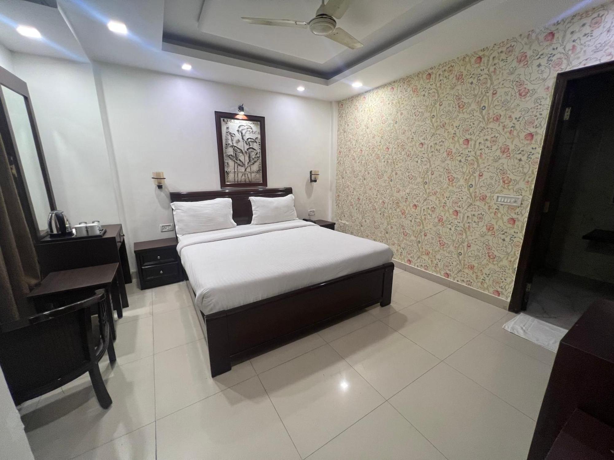 Nikko Blue - Boutique Hotel Gurgaon Exterior foto