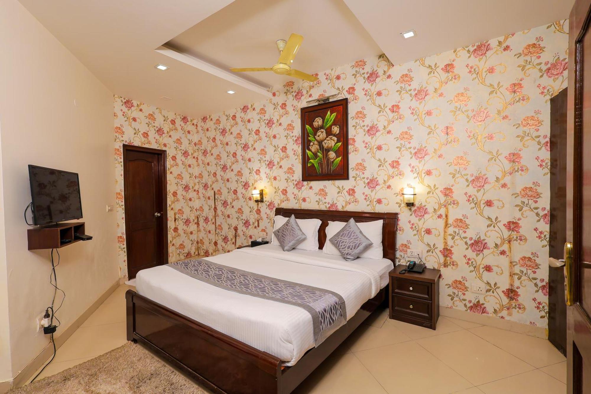 Nikko Blue - Boutique Hotel Gurgaon Exterior foto
